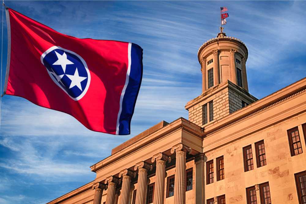 tennessee capitol with flag delta 8 legality