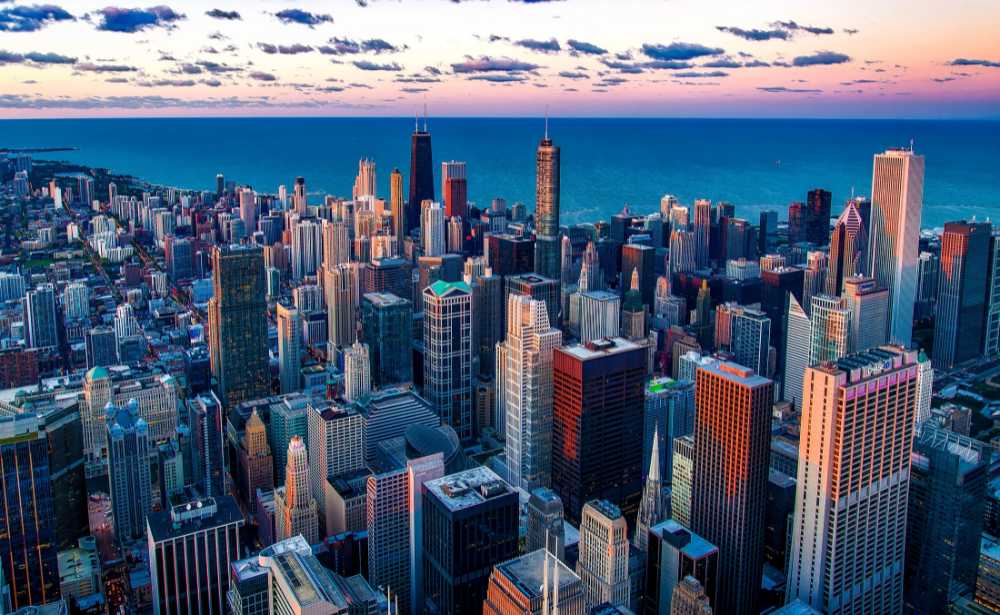 chicago skyline at dusk