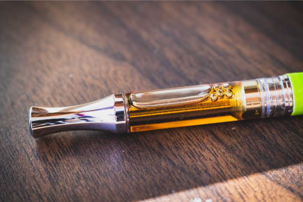 closeup of vape cart with metallic tip