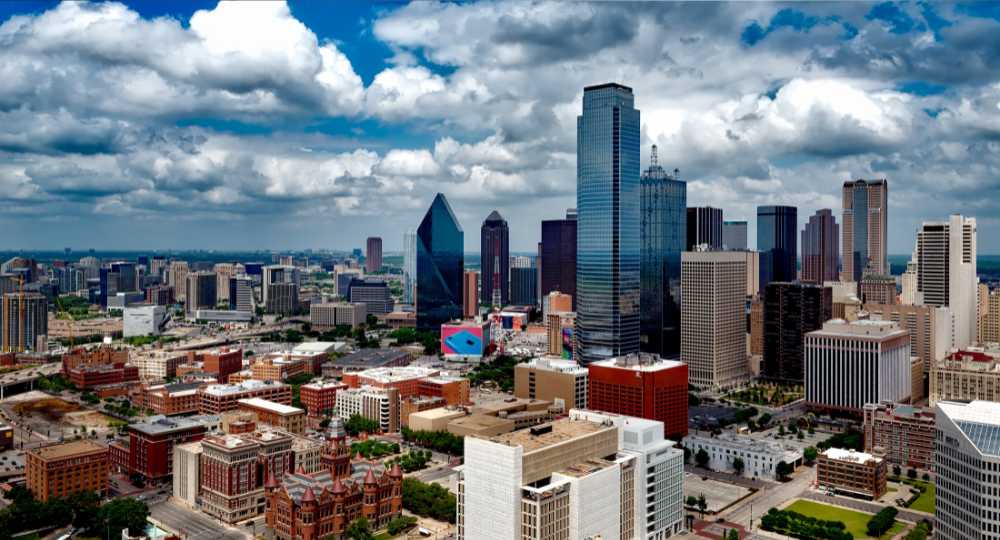 dallas texas skyline mid day