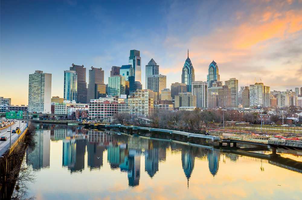 philadephia pennsylvania skiline morning overlooking river