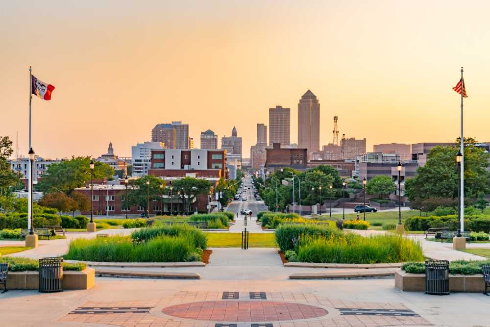 des moines iowa skyline afternoon head on wide shot