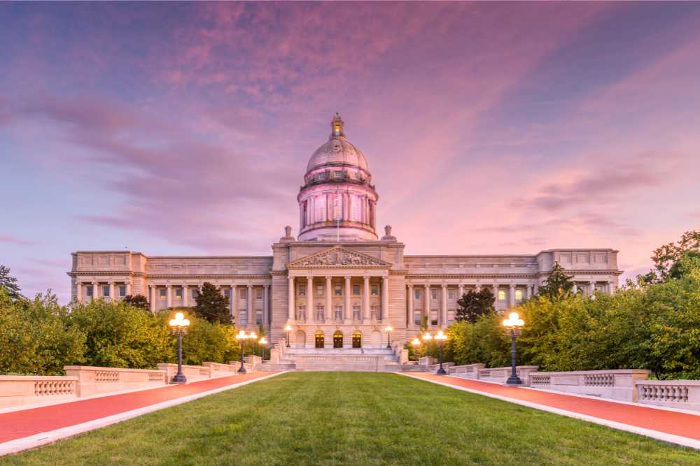 kentucky state capitol at dusk